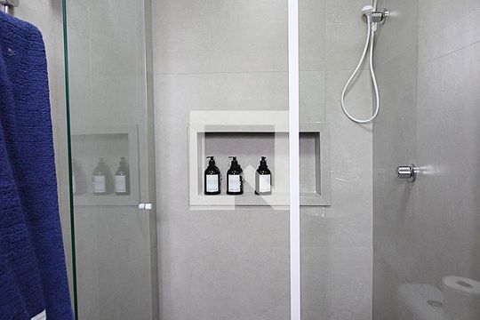 Banheiro Social de kitnet/studio para alugar com 1 quarto, 23m² em Centro, São Bernardo do Campo