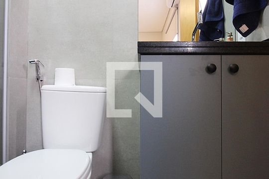 Banheiro Social de kitnet/studio para alugar com 1 quarto, 23m² em Centro, São Bernardo do Campo