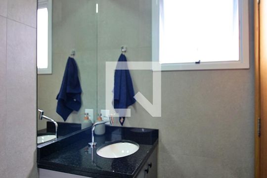 Banheiro Social de kitnet/studio para alugar com 1 quarto, 23m² em Centro, São Bernardo do Campo