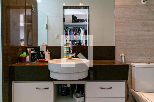 Banheiro/Suíte 1 de apartamento à venda com 5 quartos, 400m² em Monsenhor Messias, Belo Horizonte