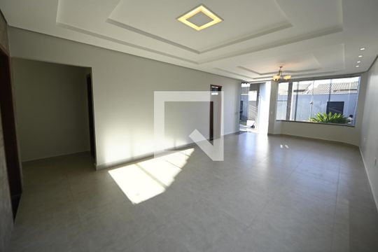 Sala de casa à venda com 3 quartos, 243m² em Parque Anhangüera, Goiânia