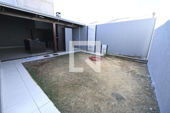 Área Externa de casa à venda com 3 quartos, 243m² em Parque Anhangüera, Goiânia