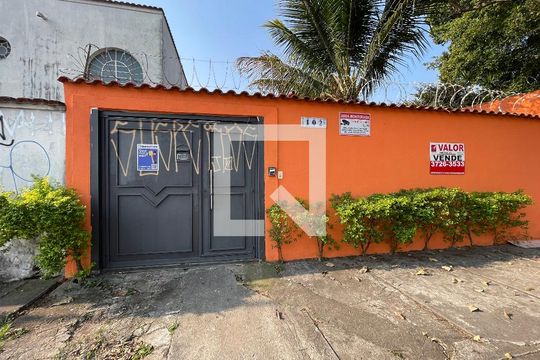 Fachada de casa à venda com 5 quartos, 300m² em Jardim Jussara, São Paulo