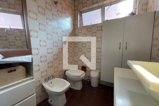 banheiro 1 de casa à venda com 5 quartos, 300m² em Jardim Jussara, São Paulo