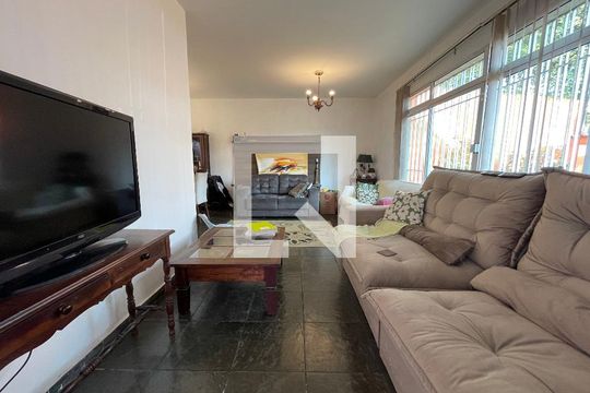 Casa à venda com 5 quartos, 300m² em Jardim Jussara, São Paulo