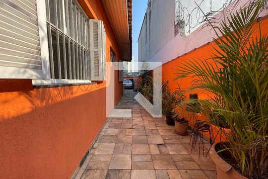 corredor lateral de casa à venda com 5 quartos, 300m² em Jardim Jussara, São Paulo
