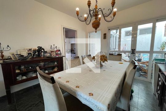 Sala de casa à venda com 5 quartos, 300m² em Jardim Jussara, São Paulo