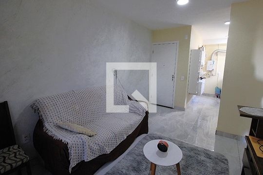 Sala de apartamento para alugar com 2 quartos, 40m² em Cascadura, Rio de Janeiro