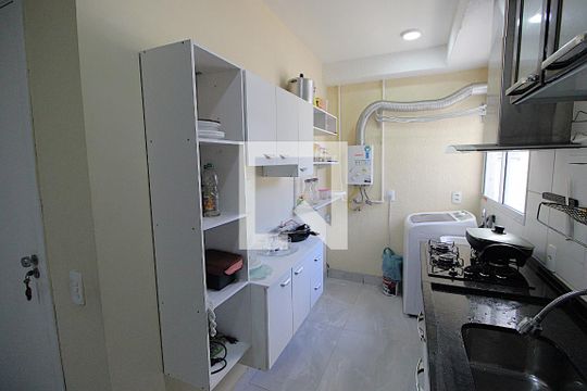Cozinha de apartamento para alugar com 2 quartos, 40m² em Cascadura, Rio de Janeiro