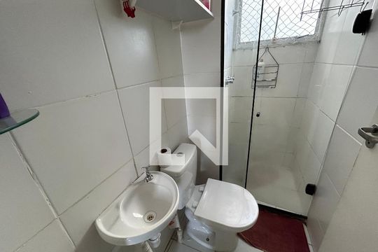 Banheiro de apartamento para alugar com 2 quartos, 40m² em Cascadura, Rio de Janeiro