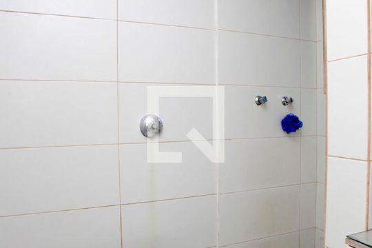 Banheiro de apartamento à venda com 1 quarto, 41m² em Centro Histórico, Porto Alegre
