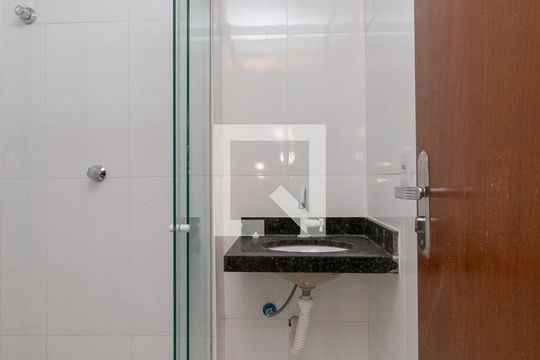 Banheiro de apartamento para alugar com 2 quartos, 35m² em Vila Ré, São Paulo