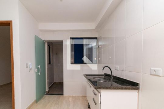 Cozinha de apartamento para alugar com 2 quartos, 35m² em Vila Ré, São Paulo