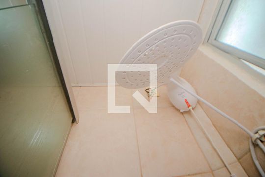 Banheiro de apartamento para alugar com 2 quartos, 39m² em Rubem Berta, Porto Alegre