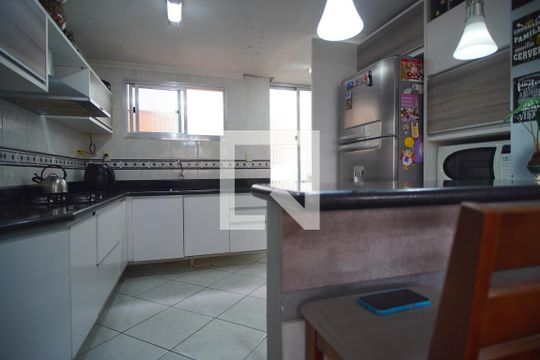 Cozinha de apartamento à venda com 3 quartos, 81m² em Rio Branco, Porto Alegre