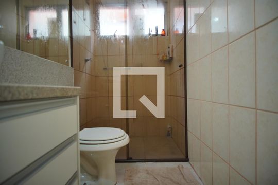 Banheiro Corredor de apartamento à venda com 3 quartos, 81m² em Rio Branco, Porto Alegre