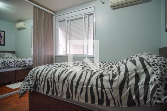 Quarto 1 de apartamento à venda com 3 quartos, 81m² em Rio Branco, Porto Alegre