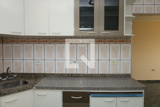 Cozinha de apartamento para alugar com 2 quartos, 56m² em Conjunto Residencial José Bonifácio, São Paulo