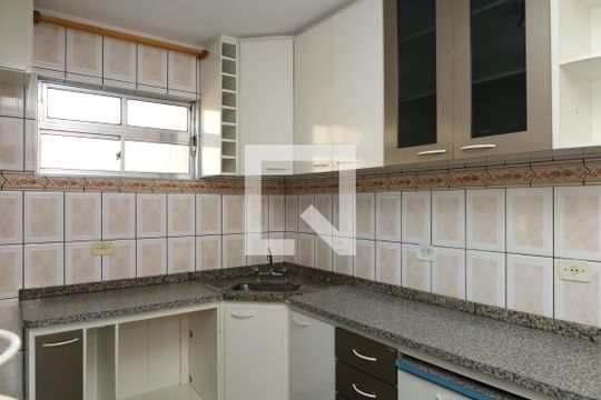 Cozinha de apartamento para alugar com 2 quartos, 56m² em Conjunto Residencial José Bonifácio, São Paulo