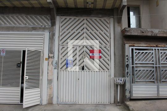 Fachada de casa para alugar com 1 quarto, 50m² em Jardim Vila Carrão, São Paulo