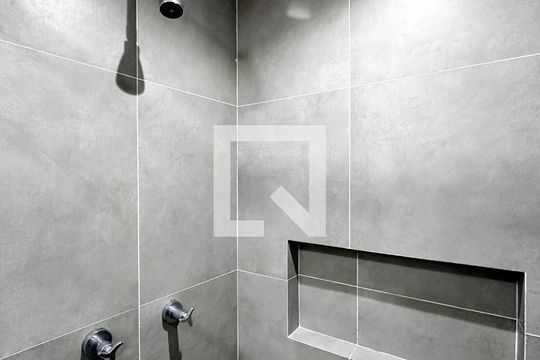 Banheiro de apartamento à venda com 1 quarto, 55m² em Vila Gertrudes, São Paulo