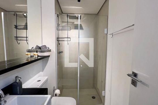 Banheiro de kitnet/studio à venda com 1 quarto, 28m² em Vila Mariana, São Paulo