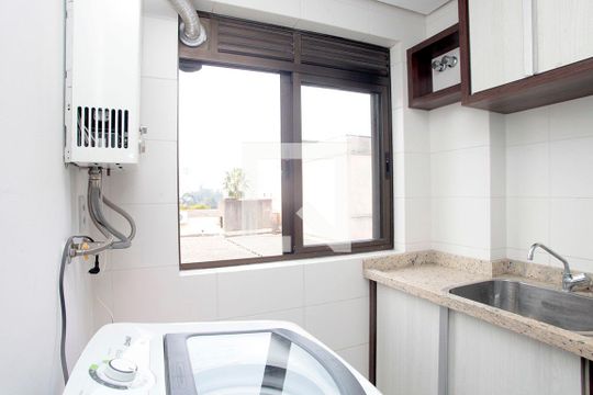 Cozinha + Área de Serviço de apartamento para alugar com 1 quarto, 51m² em Petrópolis, Porto Alegre