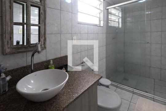 Banheiro 1 de apartamento para alugar com 2 quartos, 87m² em José Menino, Santos