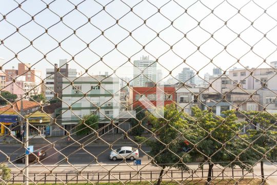 Vista  de apartamento para alugar com 3 quartos, 105m² em Petrópolis, Porto Alegre