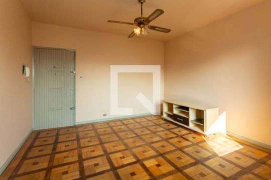 Sala de apartamento para alugar com 3 quartos, 105m² em Petrópolis, Porto Alegre