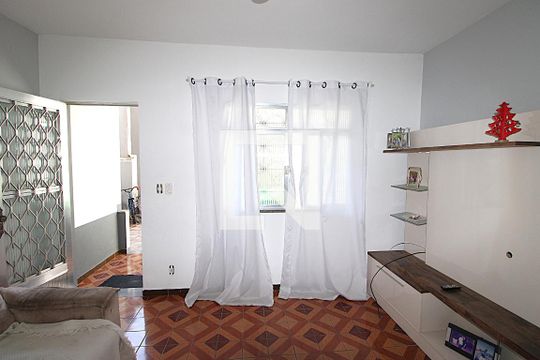 Sala de casa à venda com 3 quartos, 180m² em Praça Seca, Rio de Janeiro