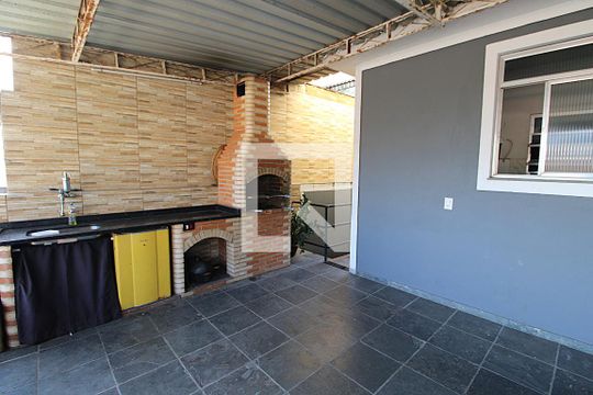 Churrasqueira de casa à venda com 3 quartos, 180m² em Praça Seca, Rio de Janeiro