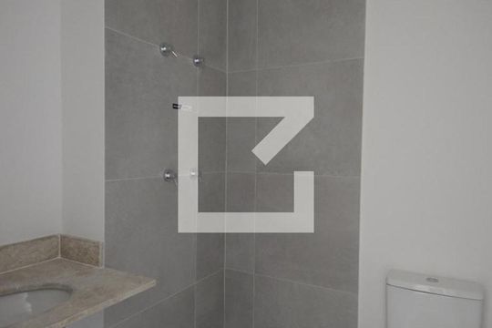 Banheiro de kitnet/studio para alugar com 1 quarto, 35m² em Vila Dom Pedro I, São Paulo