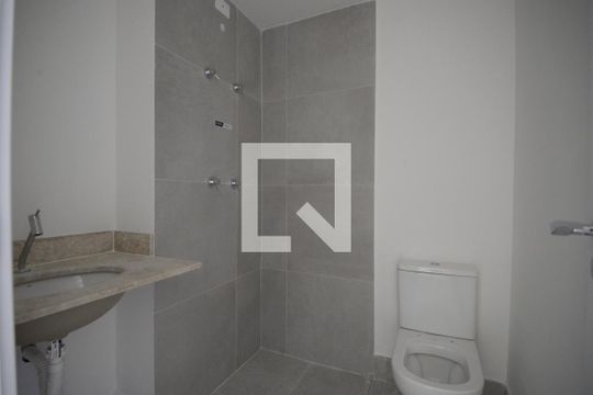 Banheiro de kitnet/studio para alugar com 1 quarto, 35m² em Vila Dom Pedro I, São Paulo