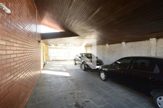 Garagem de casa à venda com 4 quartos, 747m² em Interlagos, São Paulo
