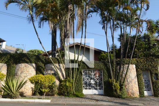 Fachada de casa à venda com 4 quartos, 747m² em Interlagos, São Paulo