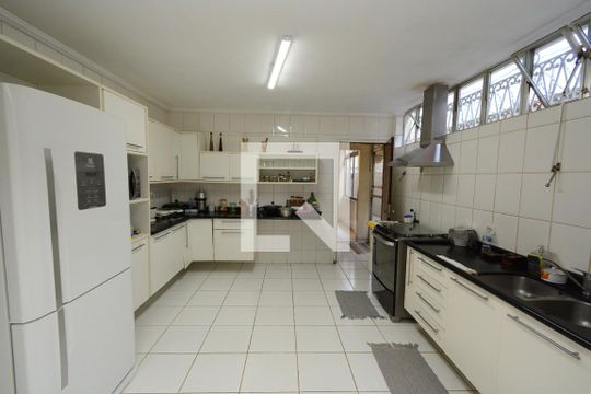 Cozinha de casa à venda com 4 quartos, 747m² em Interlagos, São Paulo