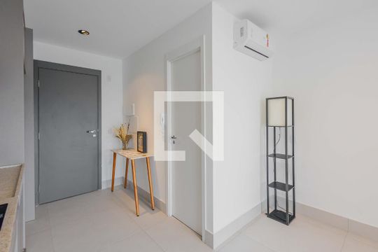 Cozinha de kitnet/studio para alugar com 1 quarto, 28m² em Sumaré, São Paulo