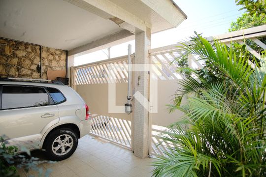 Garagem de casa à venda com 5 quartos, 149m² em Vila Mafra, São Paulo