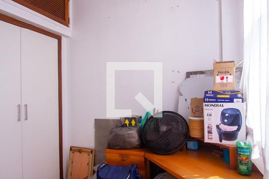 Quarto de Serviço de apartamento à venda com 3 quartos, 240m² em Icaraí, Niterói