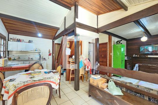 Sala de casa de condomínio para alugar com 3 quartos, 243m² em Retiro do Chale, Brumadinho