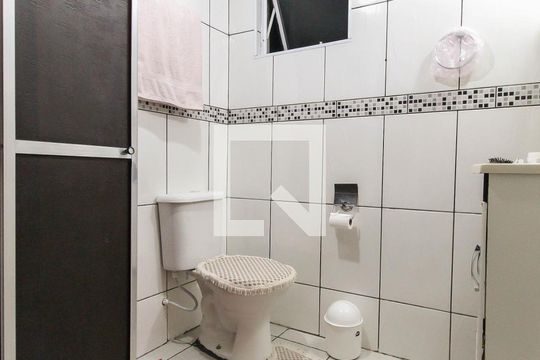 Banheiro de apartamento à venda com 2 quartos, 52m² em Vila Carmosina, São Paulo