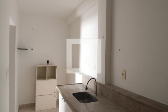 Cozinha e Área de Serviço de apartamento para alugar com 2 quartos, 90m² em Jardim Guanabara, Belo Horizonte