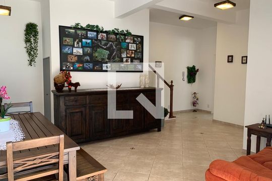 Casa à venda com 5 quartos, 248m² em Santo Amaro, São Paulo