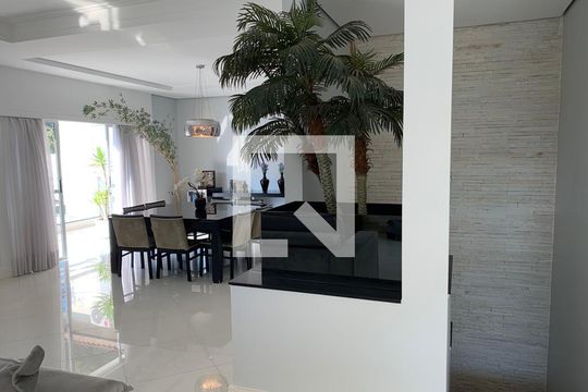 Casa à venda com 5 quartos, 248m² em Santo Amaro, São Paulo