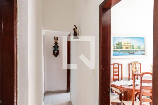 Corredor de casa à venda com 3 quartos, 64m² em São Cristóvão, Rio de Janeiro