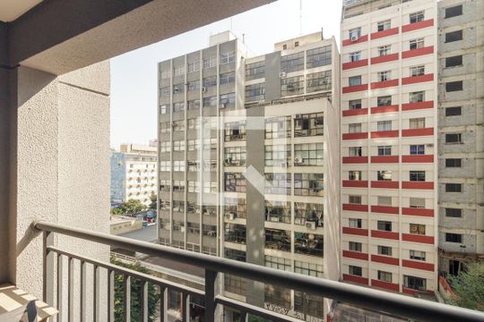 Varanda de kitnet/studio para alugar com 1 quarto, 27m² em República, São Paulo