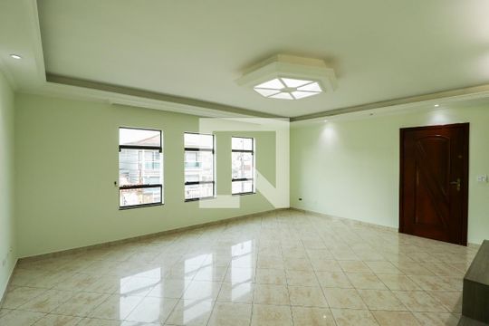 Casa para alugar com 3 quartos, 241m² em Água Fria, São Paulo