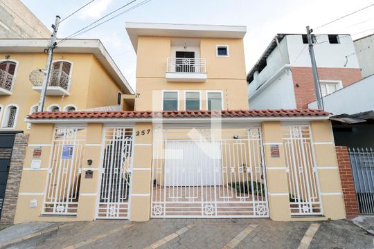 Fachada de casa para alugar com 3 quartos, 241m² em Água Fria, São Paulo