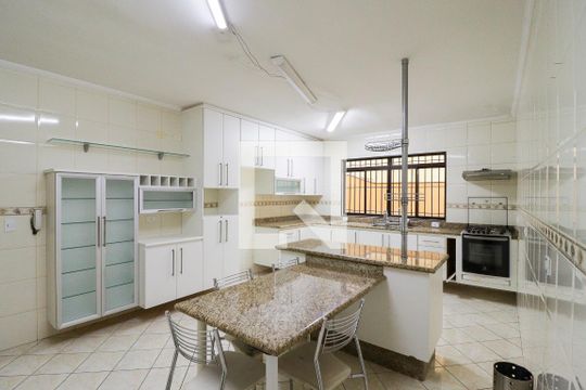 Cozinha de casa para alugar com 3 quartos, 241m² em Água Fria, São Paulo